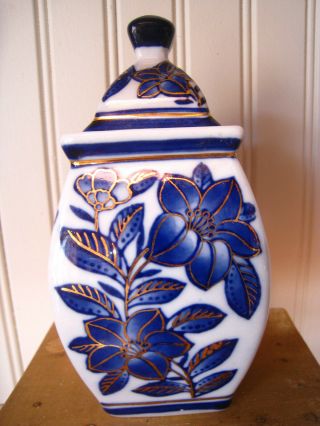 Chinese Blue And White With Gold Accents Porcelain Ginger Jar 6 1/4 "