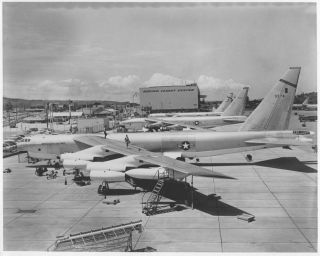 U.  S.  A.  F.  Planes At Boeing Flight Center - Seattle - C.  1958 - 8x10 Moulin Print