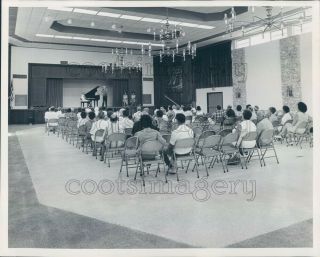 1967 Press Photo Crowd At Concert Sky Lake 1960s Miami Florida