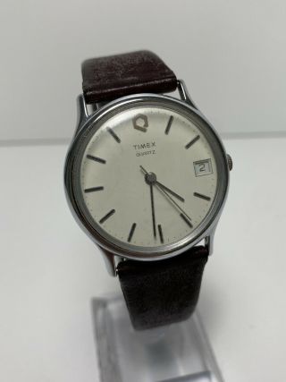 Vintage Timex Q Quartz Men’s Watch Minimalist Classic Date Brown Leather