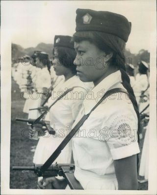 1962 Press Photo Lovely Armed Women Soldiers Of Indonesia 1960s