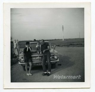 1960s B/w Vintage Snapshot Chevrolet Car Texaco Gas Station 1964 Sc Plate