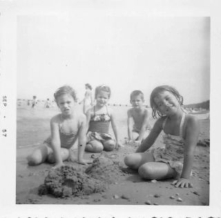 Digging In Sand Family Day At The Beach Swimsuit Woman 50s Vtg Photo
