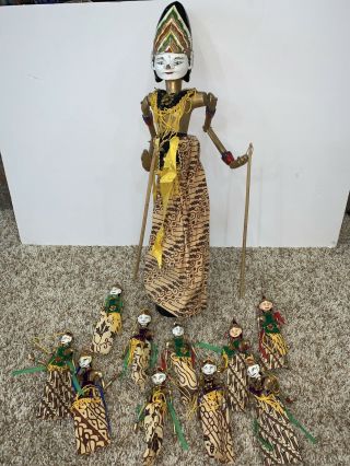 Indonesian Brave Sita Wayang Golek (rod Puppet) Carved Wood With 10 Miniatures