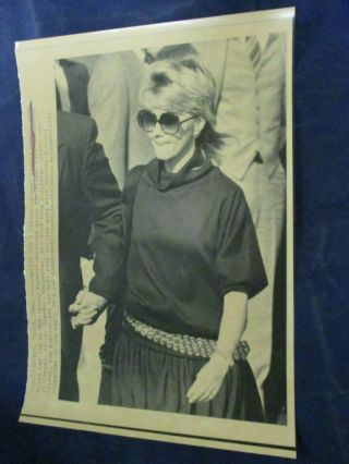 1983 Singer Olivia Newton - John Karen Carpenter Funeral Vintage Wire Press Photo
