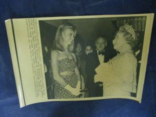 1979 Olivia Newton - John & Queen Elizabeth 