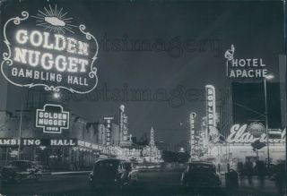 1977 Press Photo Las Vegas Night Scene Circa 1960s Hotel Apache Golden Nugget