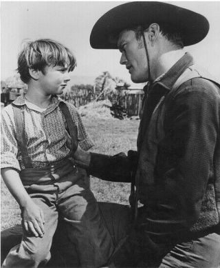 Kevin Corcoran Child Star Vintage 7x9 Press Photo Old Yeller With Chuck Conners