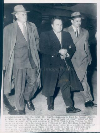 1953 Photo Kurt Ponger Handcuffed Crime Fbi Agents Guard Otto Verber Crime Men
