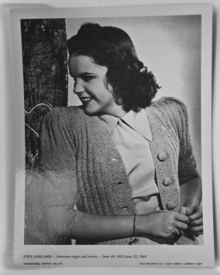 Vintage International Portrait Gallery Reprint Image Print Judy Garland 021