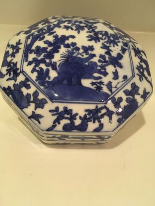 Vintage Chinese Porcelain Blue/white Hexagon Shaped Trinket Box Birds