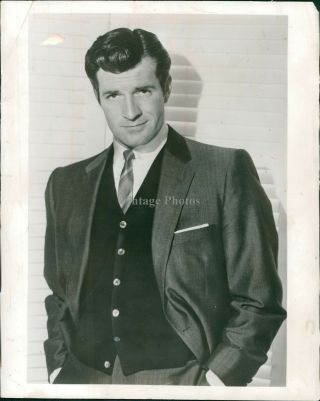 1957 Press Photo Actor Hugh O Brian Celebrity Western Tv Wyatt Earp 8x10