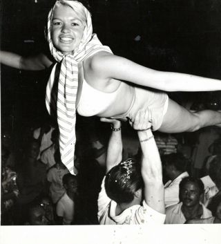 Jayne Mansfield In Copacabana - 2,  Rio Brazil Vintage Press Photo.  1960