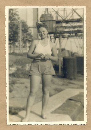 Woman Girl Shorts Bikini Pin Up Swimsuit Pose - Vintage Photo Snapshot