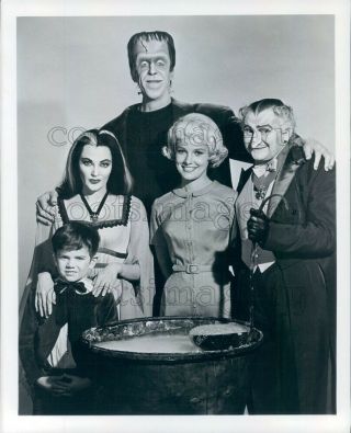 1964 Press Photo Primary Cast Of The Munsters 1960s Tv Gwynne De Carlo Lewis