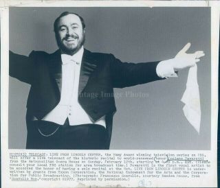 1977 Photo Musicians Luciano Pavarotti Metropolitan Opera Singer 8x10