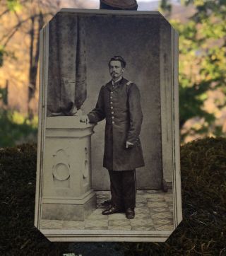 Civil War Cdv Of A Federal Lieutenant In Circleville,  Ohio W/ Tax Stamp