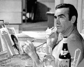 Sean Connery In The Film " Diamonds Are Forever " - 8x10 Publicity Photo (dd336)