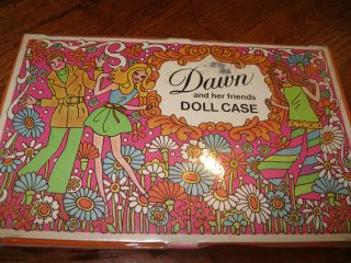 Dawn and her Friends doll case and dolls wi th clothing VTG 3