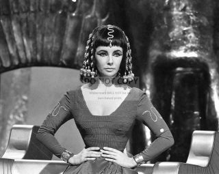 Elizabeth Taylor In The Film " Cleopatra " - 8x10 Publicity Photo (mw062)