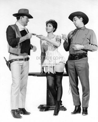 John Wayne,  Charlene Holt And Robert Mitchum In " El Dorado " 8x10 Photo (fb - 583)