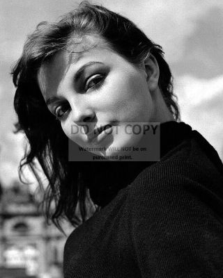 Actress Joan Collins - 8x10 Publicity Photo (dd658)