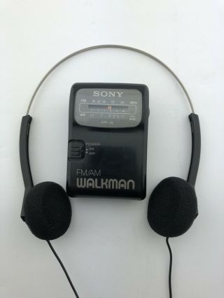 Vintage Sony Srf - 39 Walkman Am / Fm Radio W/ Belt Clip & Trh - 1 Headphones