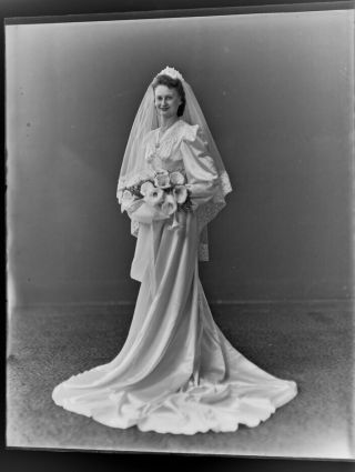 Vintage 8 " X10 " Glass Negative B&w Formal Bridal Gown Studio Photograph R - 40