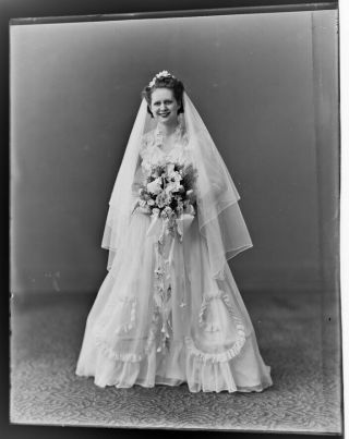 Vintage 8 " X10 " Glass Negative B&w Formal Bridal Gown Studio Photograph R - 43