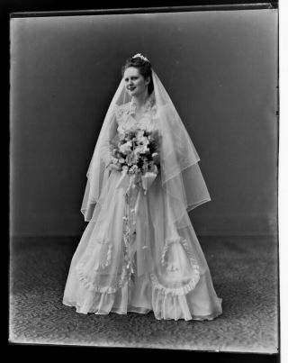 Vintage 8 " X10 " Glass Negative B&w Formal Bridal Gown Studio Photograph R - 44