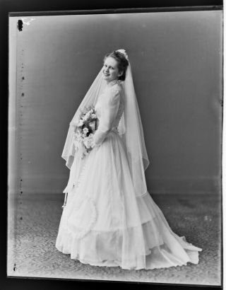 Vintage 8 " X10 " Glass Negative B&w Formal Bridal Gown Studio Photograph R - 45