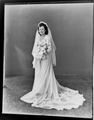 Vintage 8 " X10 " Glass Negative B&w Formal Bridal Gown Studio Photograph R - 46