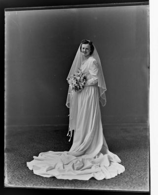 Vintage 8 " X10 " Glass Negative B&w Formal Bridal Gown Studio Photograph R - 32