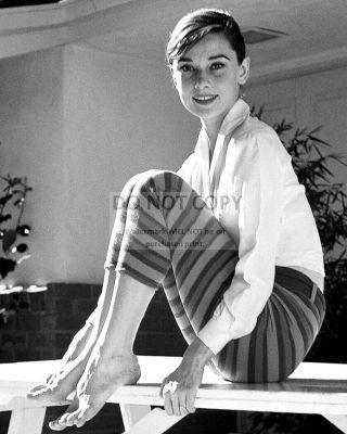 Audrey Hepburn Legendary Actress - 8x10 Publicity Photo (ww336)