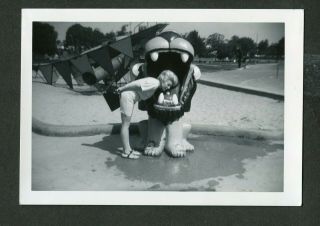Unusual Vintage Photo Daredevil Girl Head In Lion Mouth Water Fountain 431147