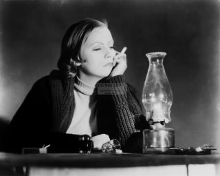 Greta Garbo In The Film " Anna Christie " - 8x10 Publicity Photo (mw432)