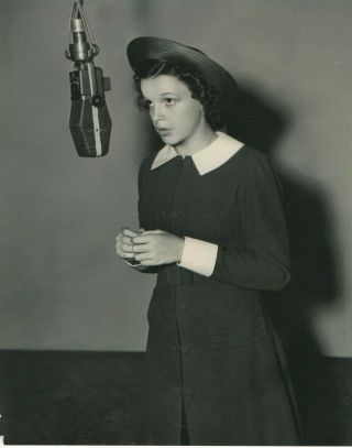 Judy Garland 8x10 Photo At A Microphone 1937 Mgm - From A Fan 
