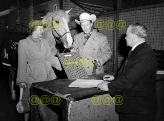Photo - Roy Rogers,  Dale Evans & Trigger Arrive In Britain,  1954