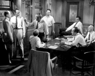 Henry Fonda & Other Cast Members From " 12 Angry Men " - 8x10 Photo (zz - 761)