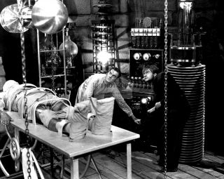 Dwight Frye & Colin Clive In The 1931 Film " Frankenstein " - 8x10 Photo (dd344)