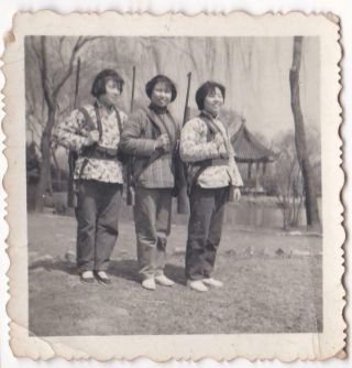 Cute Chinese Militia Girls Photo Rifles China Cultural Revolution 1960s - 1970s
