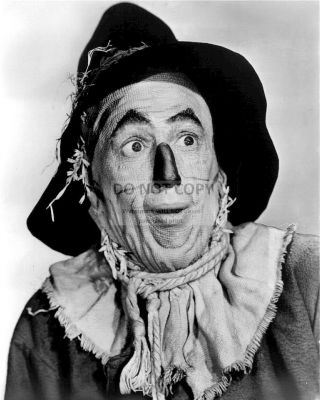 Ray Bolger As " The Scarecrow " In " The Wizard Of Oz " - 8x10 Photo (ee - 179)