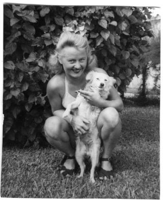 Vintage Photo: Pin - Up Girl Woman Lady Dog Puppy Candid Portrait 40 