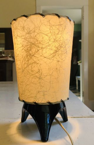 Vintage Mid Century Modern Fiber Glass Shade Mini Table Lamp Tripod Leg Atomic