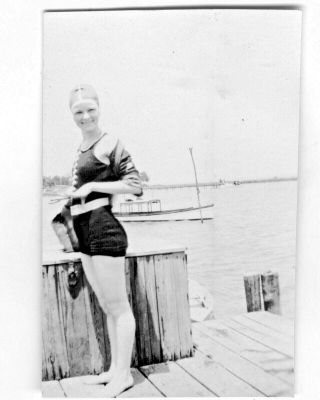 Vintage Photo: Bathing Beauty Swimsuit Swim Cap Woman Girl Lady 30 