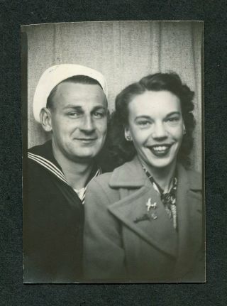 Vintage 1944 Photo Wwii Us Navy Sailor Man & Pretty Girl In Photobooth 425169