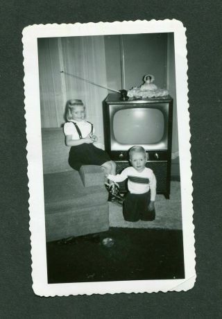 Vintage 1950s Snapshot Photo Happy Boy & Girl W/ Tv Television 413152