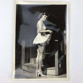 Vintage Black And White Photo Pin Up Girl Woman Lifting Skirt 7 X 5 Inches