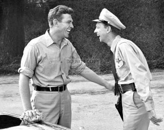 Andy Griffith & Don Knotts In " The Andy Griffith Show " - 8x10 Photo (ww286)
