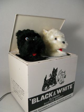 VTG BLACK & WHITE SCOTCH WHISKY JACK in the BOX POP UP TERRIER DISPLAY AD SIGN 3